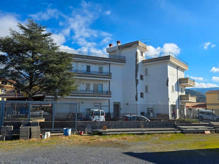 Appartamento trilocale in vendita in Via Sant'Antonio Abate, Centro, Belvedere Marittimo