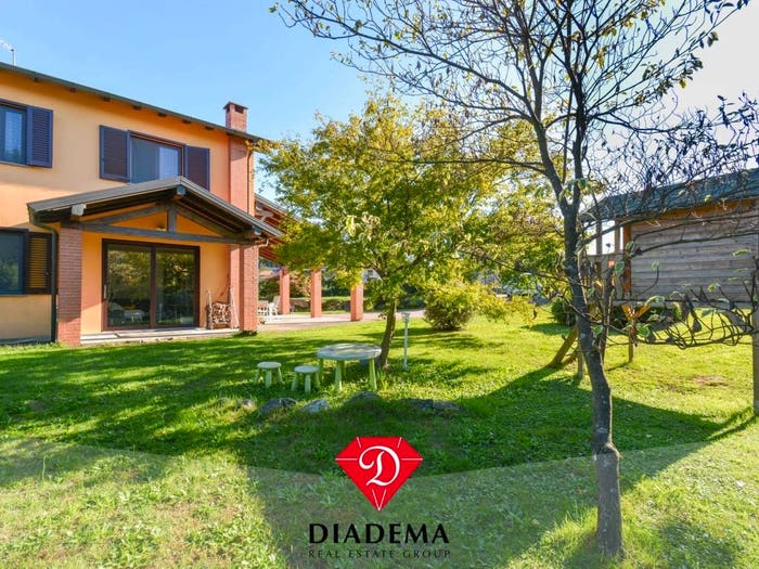 Casa quadrilocale in vendita in Via Turati, Centro, Daverio