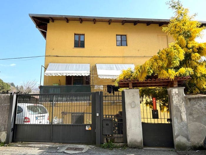 Casa quadrilocale in vendita in Via Pietro Carta, Chiavazza, Biella