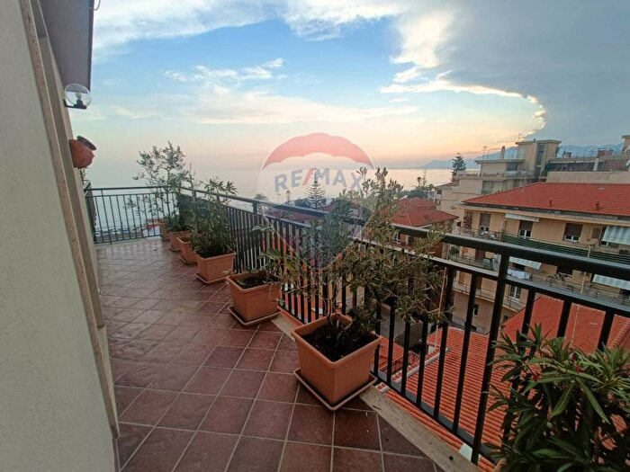 Casa quadrilocale in vendita in via san lorenzo, Centro, Bordighera