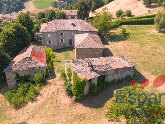 Casa con 6 locali in vendita in Montese