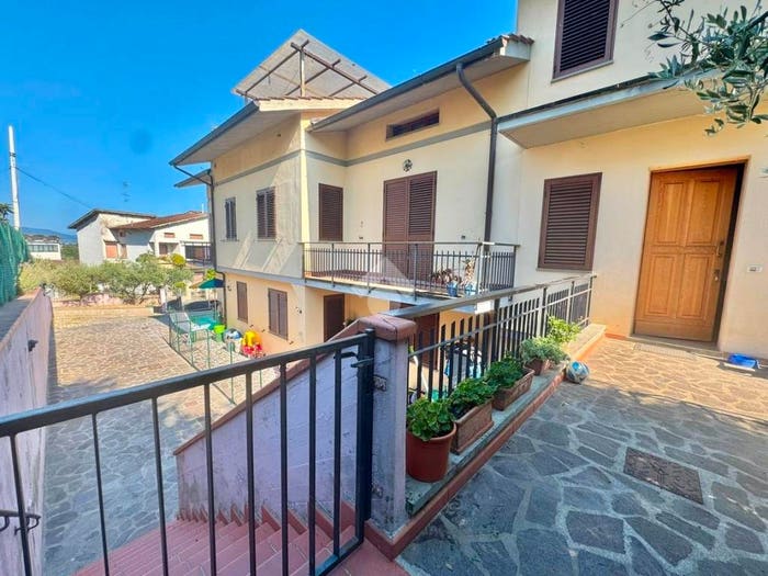 Casa quadrilocale in vendita in Via Baccheretana, Seano, Carmignano
