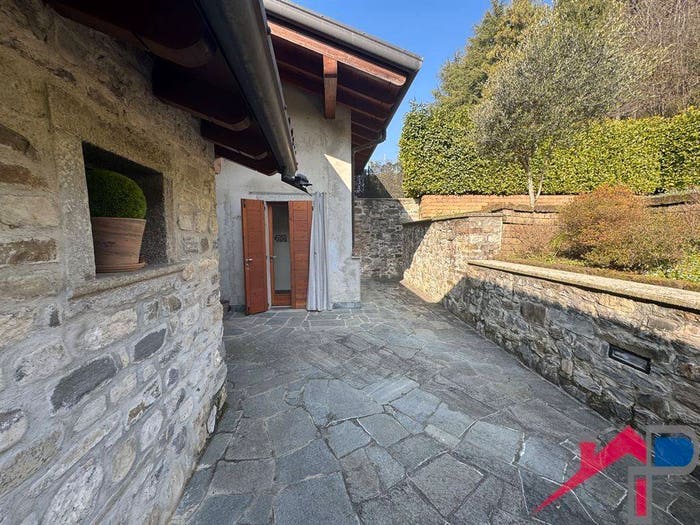 Casa quadrilocale in vendita in Caprino, Caprino Bergamasco