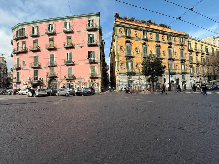 Appartamento trilocale in vendita in Via Miracoli, Sanità, Napoli