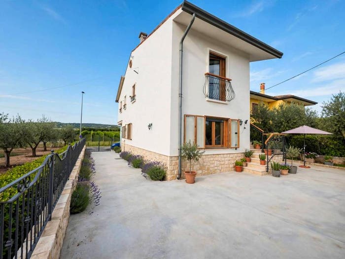 Casa con 6 locali in vendita in Lonigo