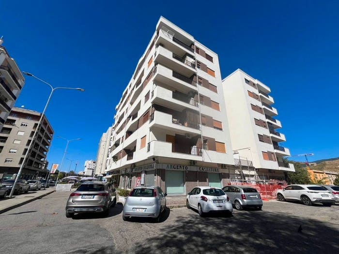 Appartamento con 6 locali in vendita in Viale Giovanni e Francesca Falcone, Mancini, Cosenza