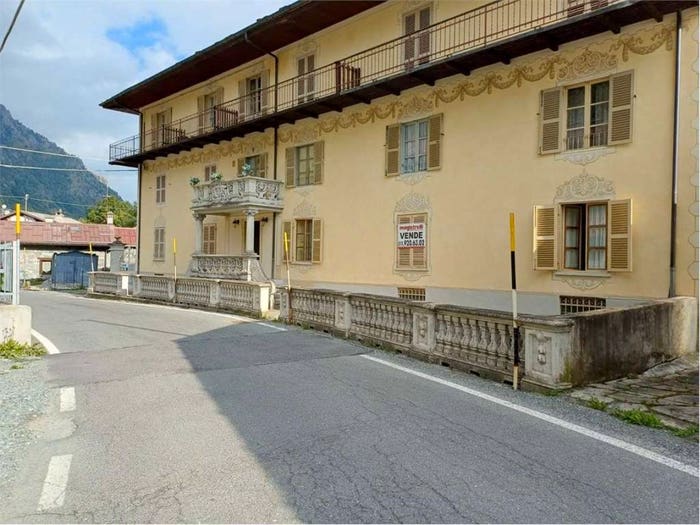 Appartamento con 6 locali in vendita in Frazione Chiamberto, Centro, Usseglio