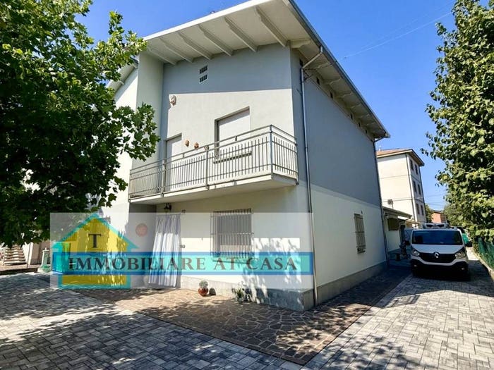Casa con 5 locali in vendita in Via Giuseppe Di Vittorio, Centro, Correggio
