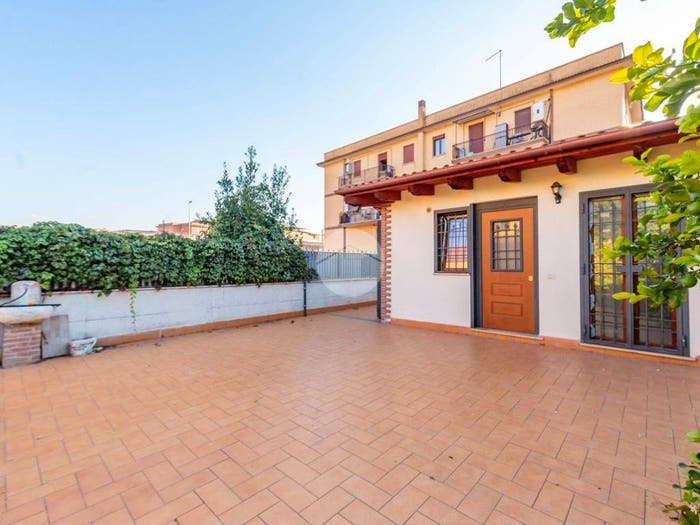 Casa quadrilocale in vendita in Via Villabate, Borghesiana, Roma