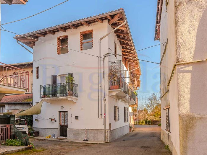 Casa quadrilocale in vendita in Via Rovasenda, Brusnengo
