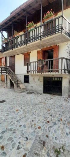 Appartamento trilocale in vendita in Località San Bernardo, Faedo Valtellino