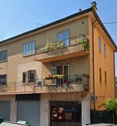 Appartamento trilocale in vendita in Via Castellana, Cipressina, Venezia