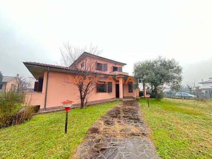 Casa quadrilocale in vendita in VIA GIACOMO PUCCINI, Lurano