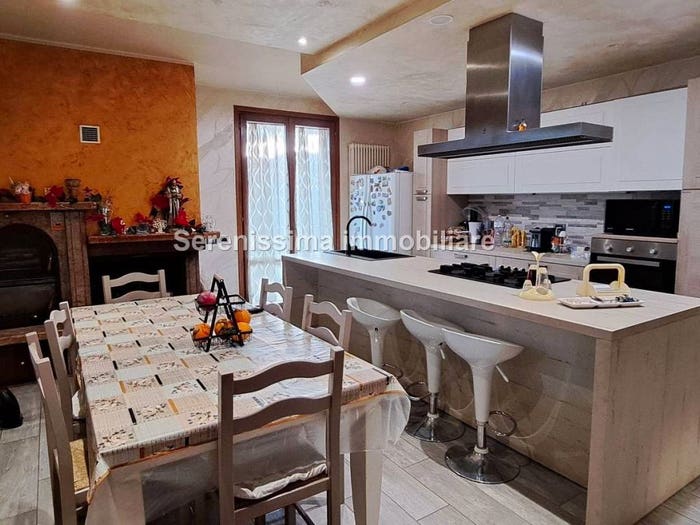 Appartamento con 6 locali in vendita in Montegridolfo