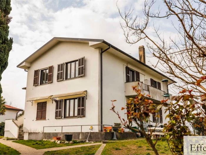 Appartamento con 5 locali in vendita in Vicolo Torre, Cocquio, CocquioTrevisago