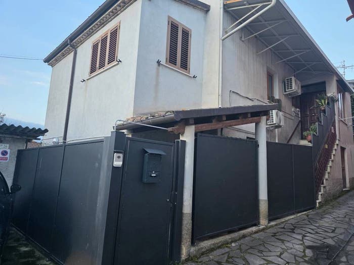 Casa quadrilocale in vendita in Via Montegrappa, Villa Camera, Campli
