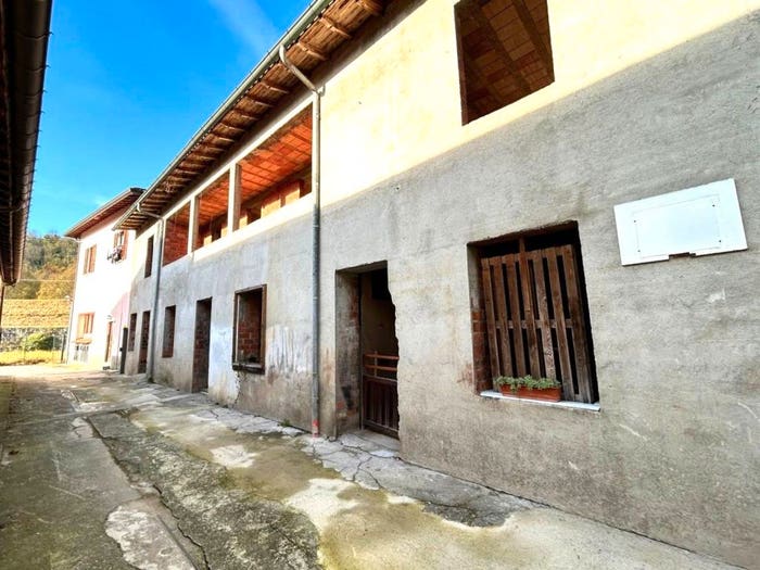 Casa con 6 locali in vendita in Via dei Mulini, Malnate