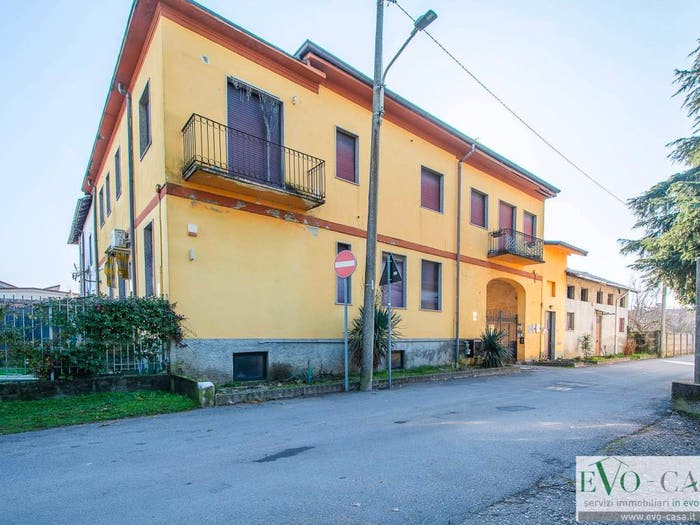 Appartamento con 6 locali in vendita in Via Achille Perego, Centro, Magnago