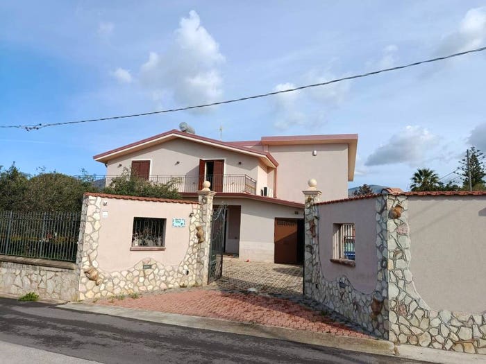 Casa con 6 locali in vendita in Via dei Glicini, Trappeto