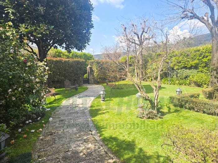 Casa con 6 locali in vendita in Via Emanuele De Cillis, Casolla, Caserta