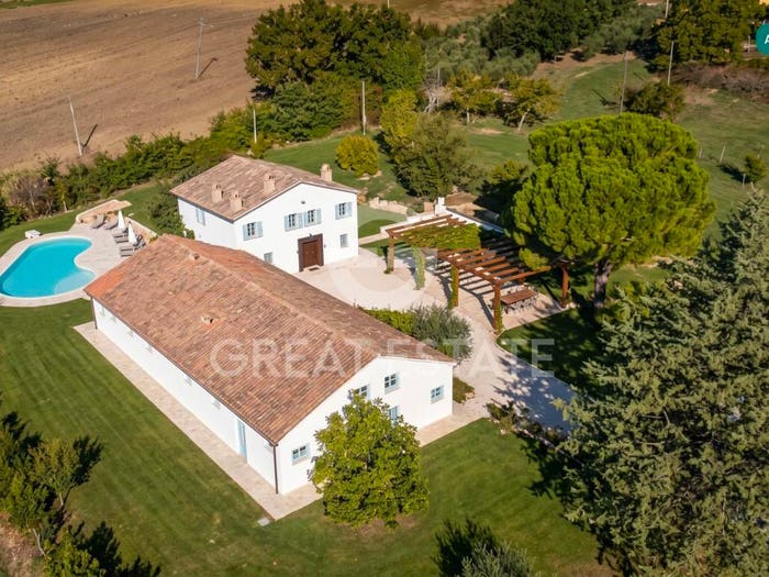 Casa con 6 locali in vendita in Castel Ritaldi La Bruna, Spoleto