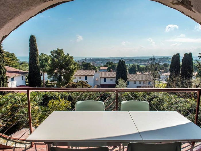 Appartamento quadrilocale in vendita in Via dei Garofani, Villaggio Taunus, Numana