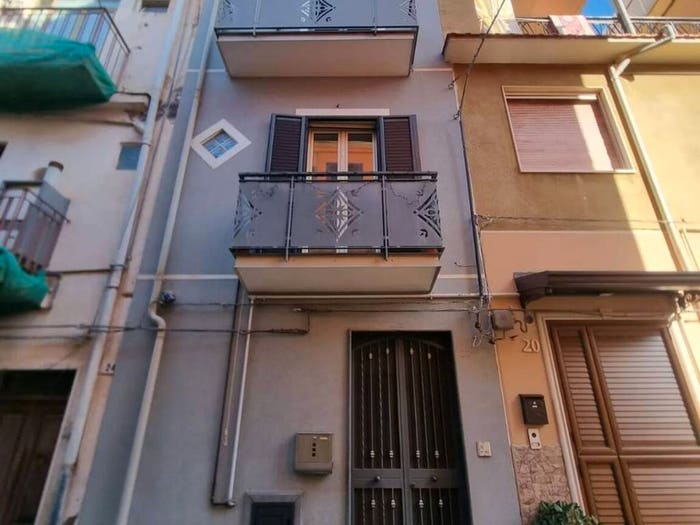 Casa con 6 locali in vendita in Via Luigi Aidala, Bronte