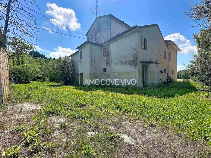 Casa con 6 locali in vendita in Ostra