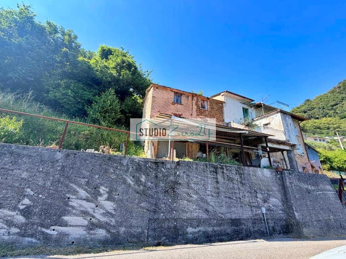 Casa con 6 locali in vendita in Retignano, Stazzema