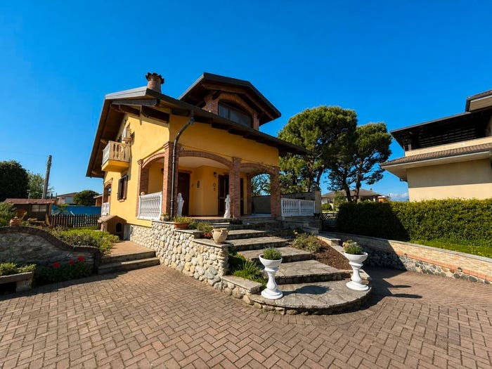 Casa con 6 locali in vendita in Via Dante Alighieri, Centro, Bosconero