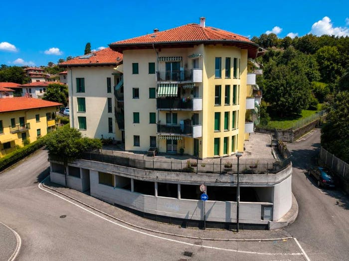 Appartamento trilocale in vendita in Via Fratelli Calvi, Centro, Calolziocorte