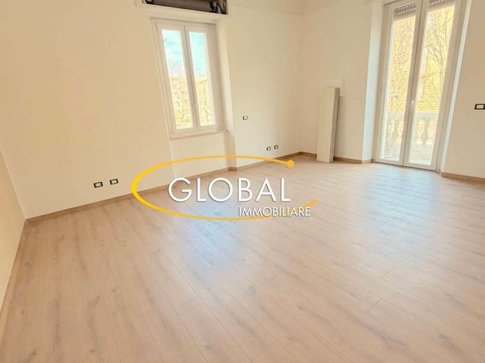 Appartamento con 5 locali in vendita in Viale Della Vittoria, Adriatico, Ancona