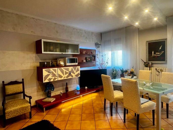 Appartamento trilocale in vendita in Piazza Giacomo Matteotti, Centro, Castel Goffredo