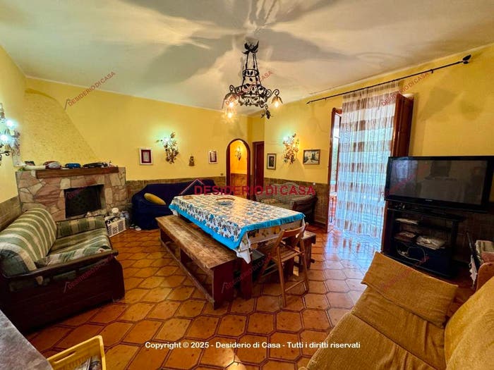 Casa con 6 locali in vendita in Via della Quercia, Santa Cristina Gela
