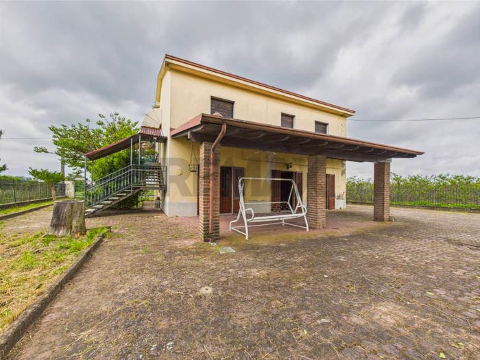 Casa con 6 locali in vendita in Strada Provinciale, Lungavilla