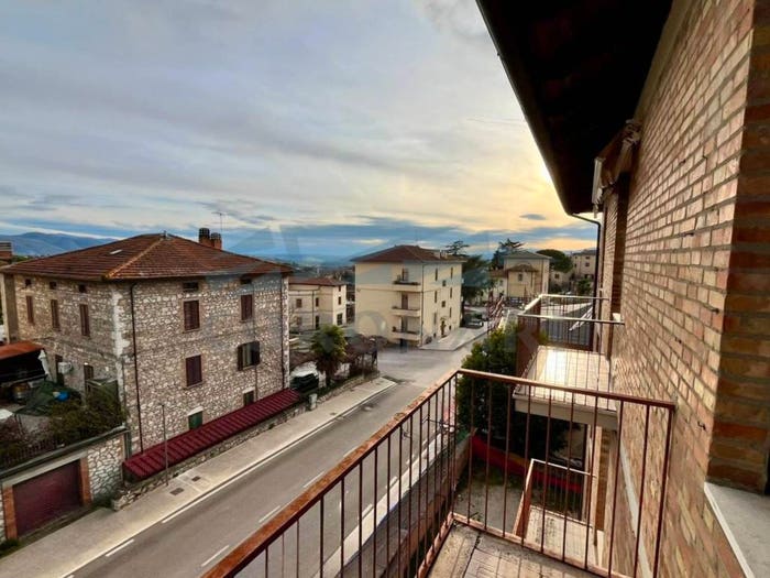 Appartamento trilocale in vendita in Via Europa, Centro, Massa Martana