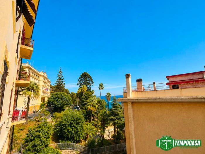 Appartamento con 6 locali in vendita in Porto Maurizio, Imperia