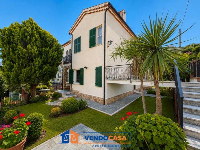 Casa con 6 locali in vendita in Via Niccolò Paganini, Centro, Pietra Ligure