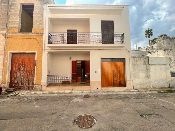 Casa con 6 locali in vendita in Via Pisanelli, Calimera