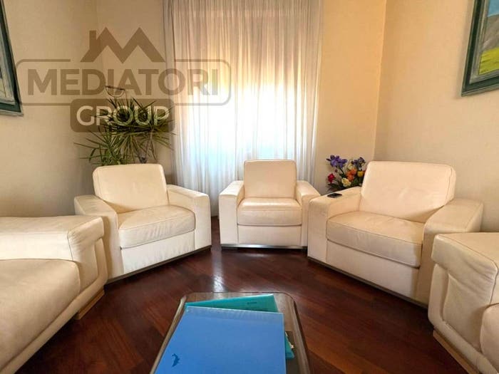 Appartamento con 6 locali in vendita in Via Faenza, Duomo, Firenze