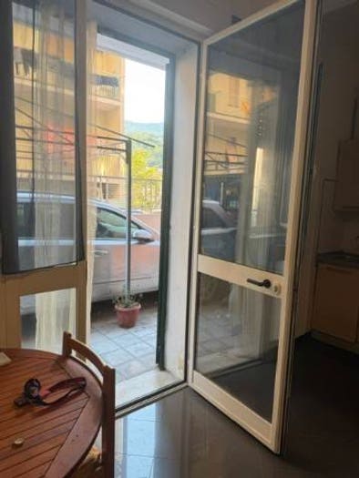 Appartamento trilocale in vendita in Via Tortona, Staglieno, Genova