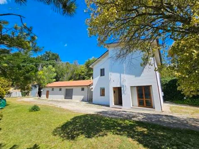 Casa con 5 locali in vendita in Contrada Crocefisso, Carassai