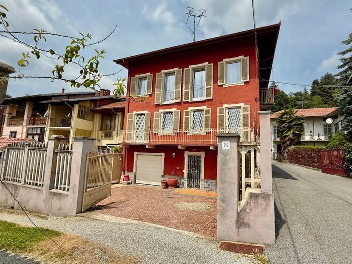 Casa con 6 locali in vendita in Via delle Mollie, Chiavazza, Biella