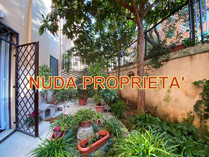 Appartamento trilocale in vendita in Via Nicastro, Villa Fiorelli, Roma