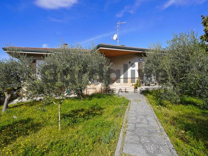 Casa con 6 locali in vendita in Strada Peschiera, Ferrares Zecchinetti, Ponti sul Mincio