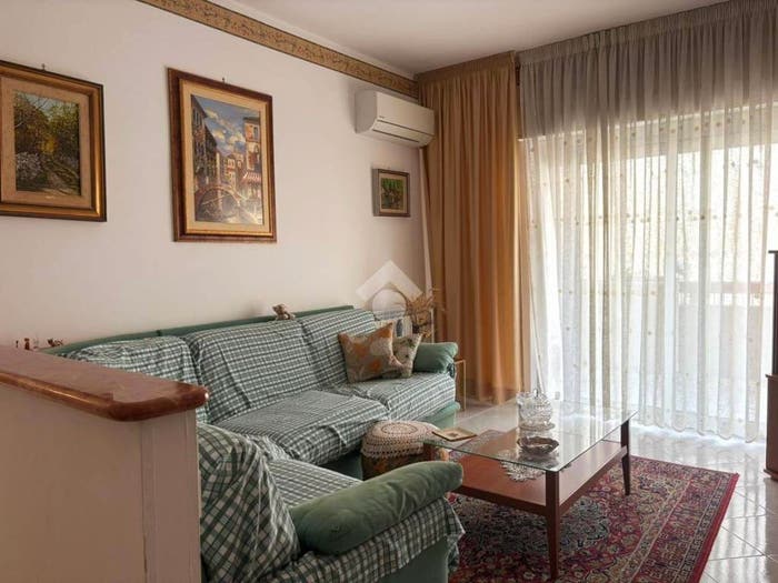 Appartamento con 6 locali in vendita in Appartamento via autonomia siciliana, Semicentro, Alcamo