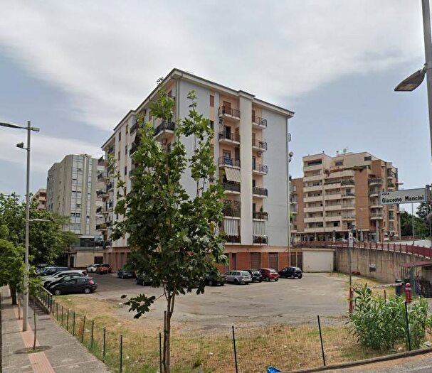 Appartamento con 5 locali in vendita in Piazza Bonaventura Zumbini, Centro, Cosenza