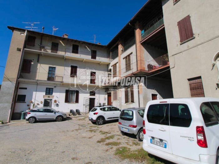 Appartamento bilocale in vendita in Via Momberto, Lambrugo