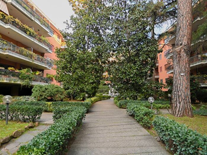 Appartamento con 6 locali in vendita in Via Alfredo Fusco, Balduina, Roma