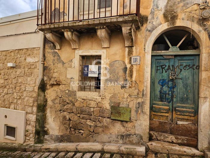 Casa quadrilocale in vendita in Via Catena, Modica Alta, Modica
